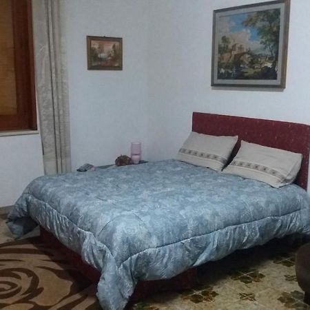 Casa Bianca Da Giusy Guest House บีร์จิเวคคี ภายนอก รูปภาพ