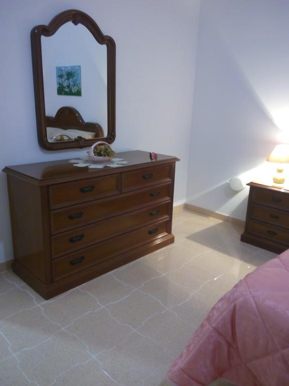 Casa Bianca Da Giusy Guest House บีร์จิเวคคี ภายนอก รูปภาพ