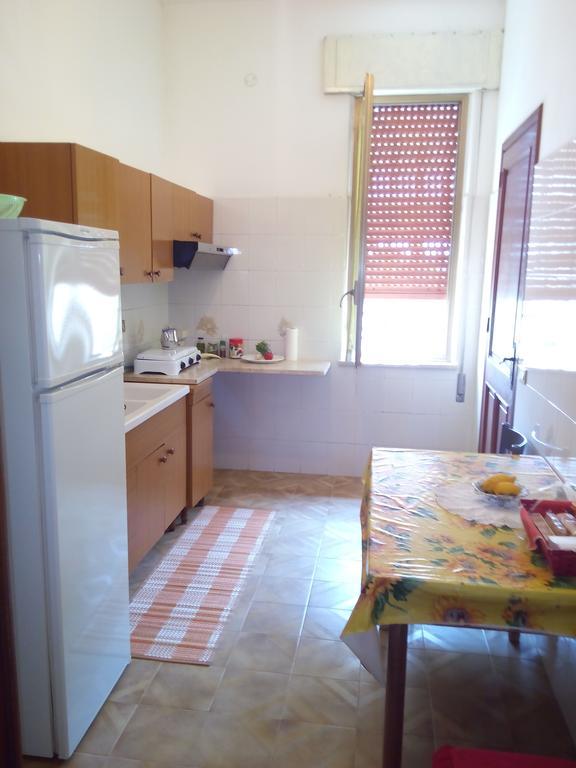 Casa Bianca Da Giusy Guest House บีร์จิเวคคี ภายนอก รูปภาพ