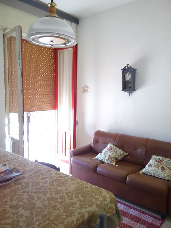 Casa Bianca Da Giusy Guest House บีร์จิเวคคี ภายนอก รูปภาพ