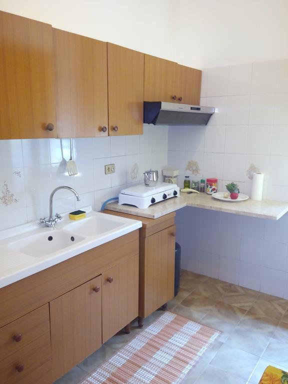 Casa Bianca Da Giusy Guest House บีร์จิเวคคี ภายนอก รูปภาพ